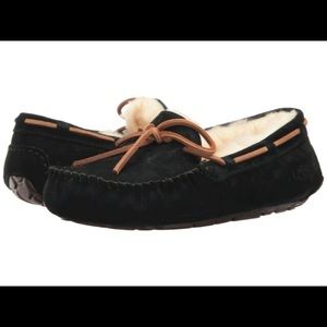 Black Dakota ugg moccasins size 9